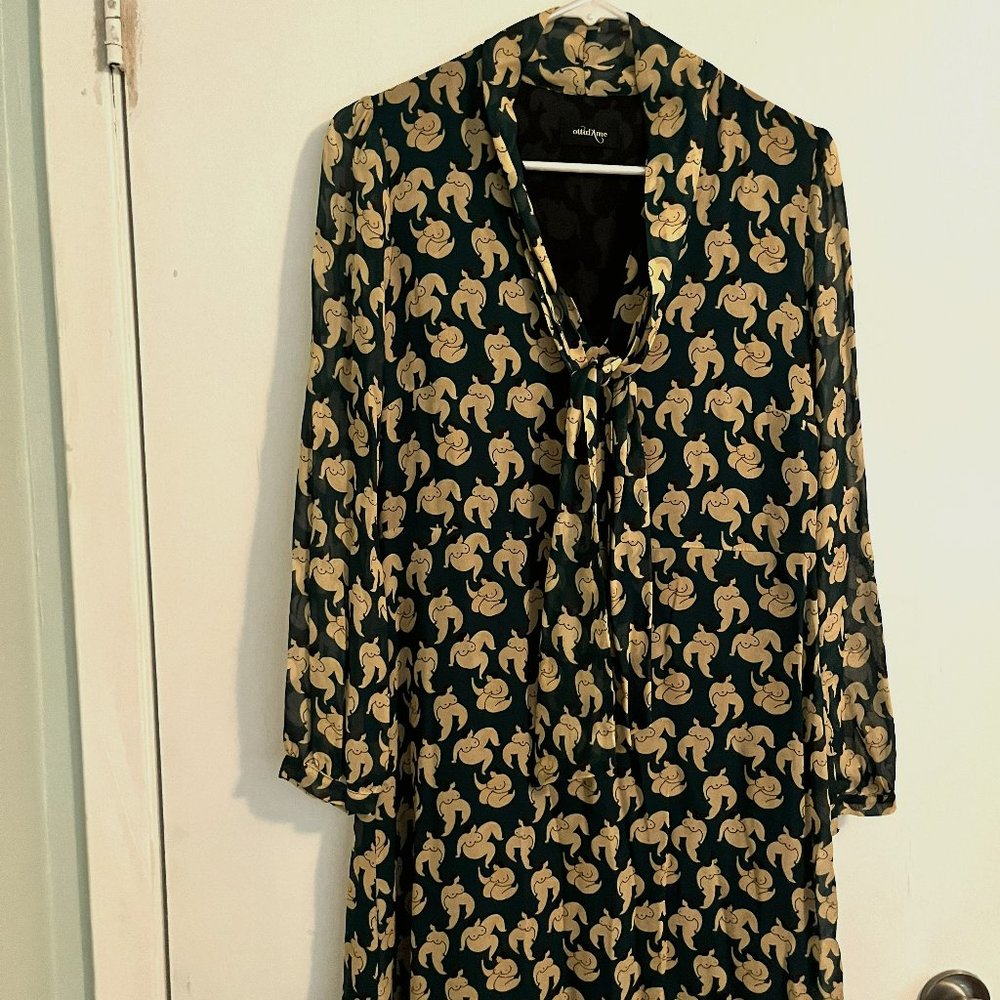 Ottodame green print dress with lounging women
